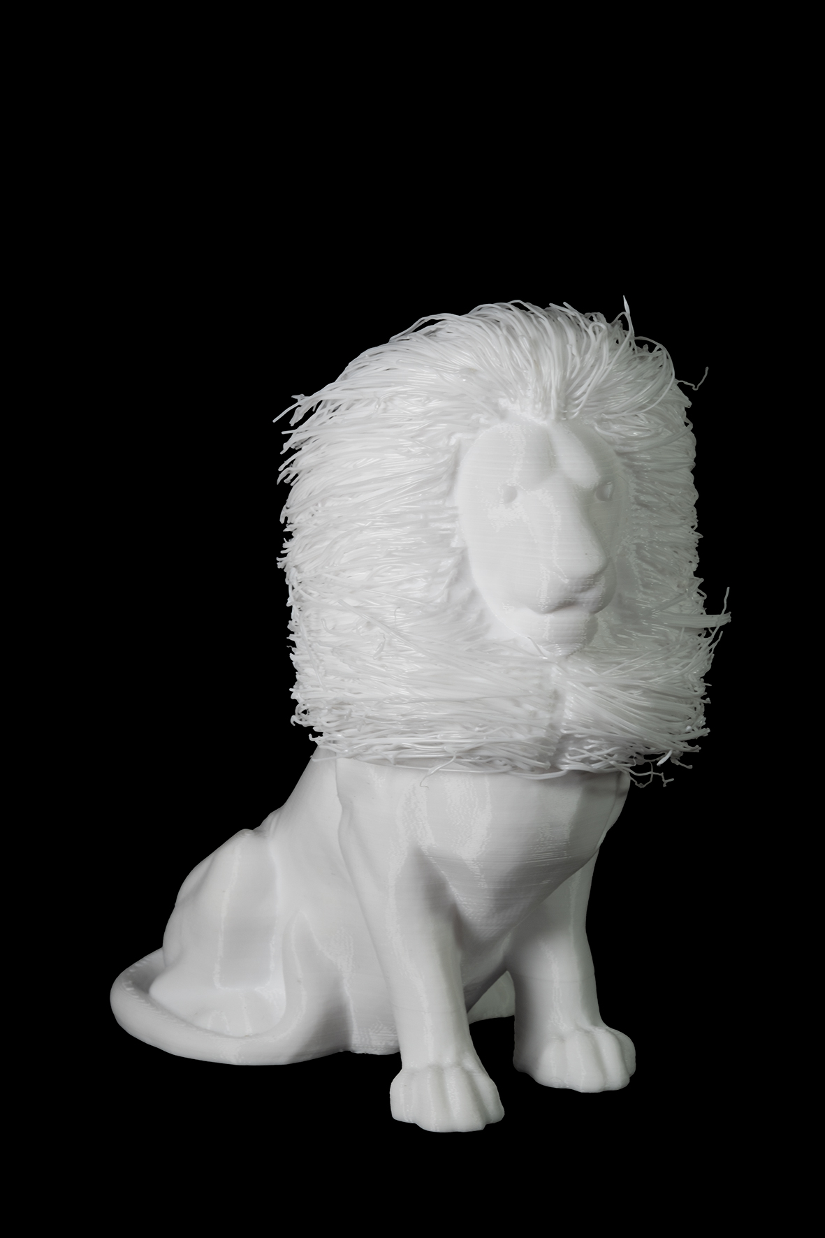 Photographie d'une figurine représentant un lion de trois quart à droite