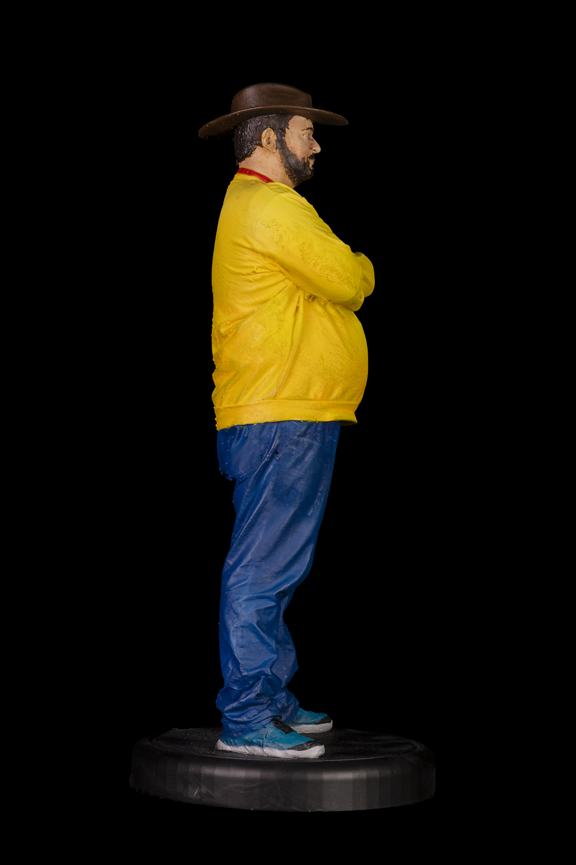 Photographie d'une figurine représentant un homme de profil droit