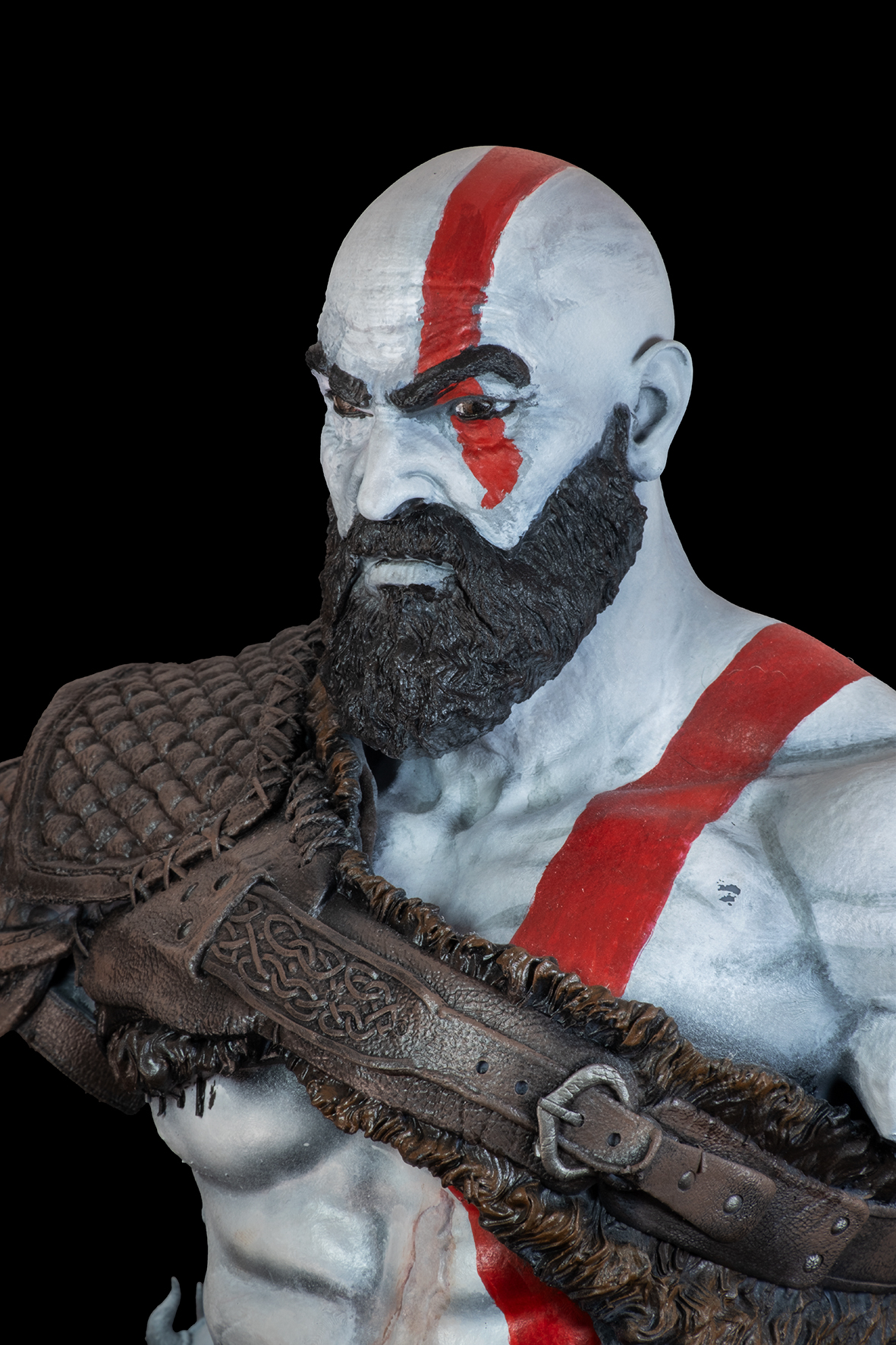 Gros plan du visage de Kratos